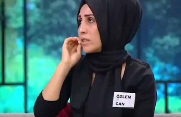 Göğüs Silikonu Karşılığında Çocuklarının Velayetini Almaktan Vazgeçti