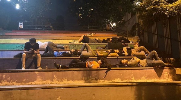 Polis, 'Barınamayan' Öğrencilerin Ailelerini Aramaya Başladı