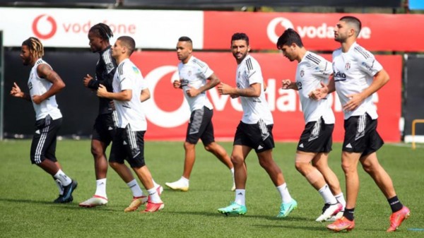 Beşiktaş Hollanda'ya 11 Eksikle Gitti