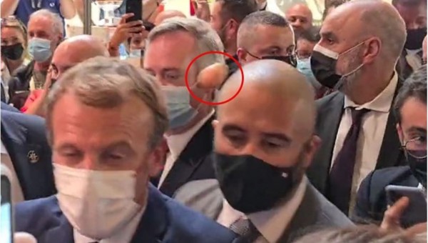 Fransa Cumhurbaşkanı Emmanuel Macron'a Yumurtalı Saldırı