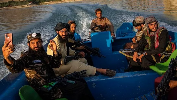 Taliban'dan Askerlerine Uyarı: Selfie Çekmeyin