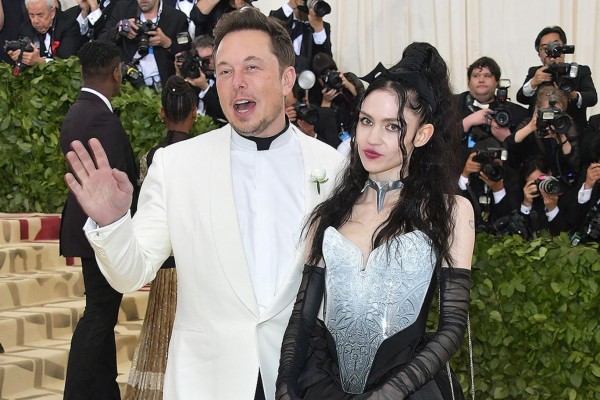 Şarkıcı Grimes Elon Musk'tan Ayrıldı: Uzayda Lezbiyen Komünü Kuracağım