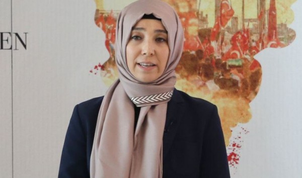 ''Fahrettin Altun'un Eşi Derslere Girmiyor