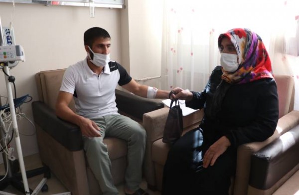 Durmayan Hıçkırığı Nedeniyle Bir Ayda 15 Kilo Verdi