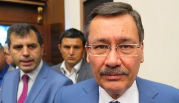 Melih Gökçek'in Gittiği Caminin Cemaati Safı Terk Etti