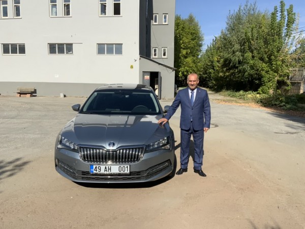 AKP'li Başkan 500 Bin Liralık Makam Aracını Utanmadan Paylaştı