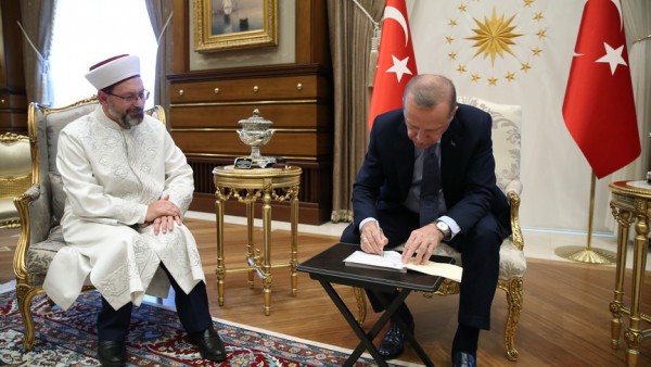 Ali Erbaş'ın Kitabında Laiklik ve Cumhuriyet Karşıtı Satırlar