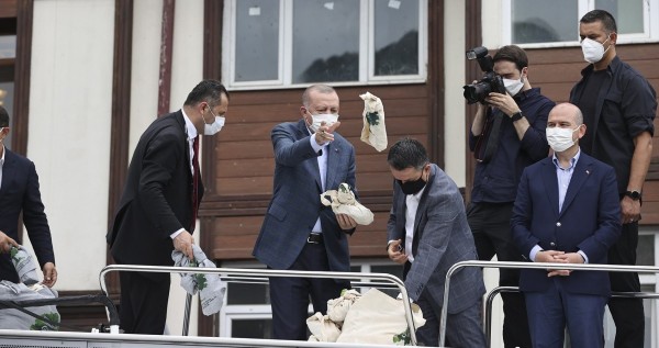 Arkadaşlarına Çay Fırlatan Liseliler Hakkında Tutanak 