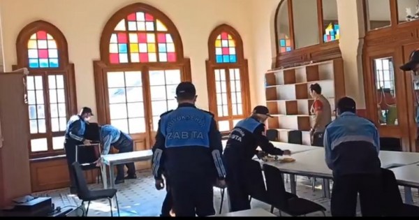 İBB Zabıtaları TÜGVA'nın İşgal Ettiği Binayı Boşalttı