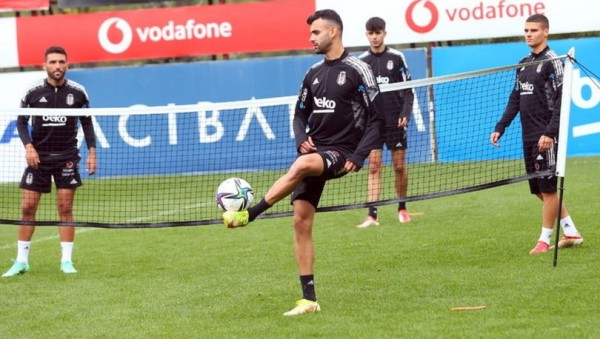Milli Arada 4 Futbolcuya İzin Yok
