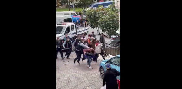Seyyar Satıcıya Öldüresiye Saldıran Zabıtalar Açığa Alındı
