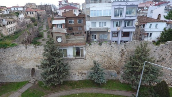 Sinop Kalesi'nin Üzerindeki Yapılar Yıkılıyor