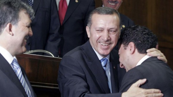 DEVA Partisi Esenyurt İlçe Başkanlığı Kürtçe Konuşmayla Açıldı