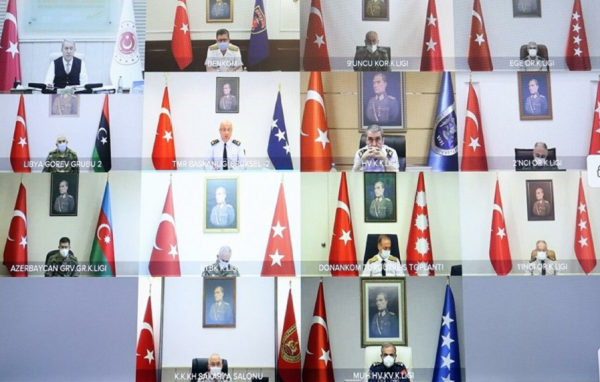 Akar'ın Komutanlarla Toplantısında Tepki Çeken Kare