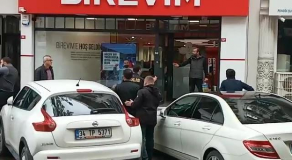 Birevim Şubesi Önünde İntihar Girişimi