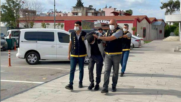 Adana'da Sahte Polis Narkotik Uygulaması Yaptı