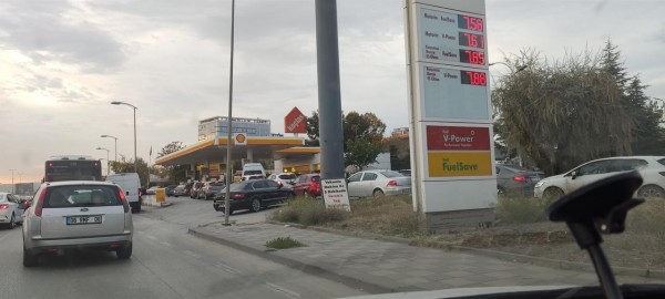 Akaryakıt Zamları Kuyruğa Neden Oldu