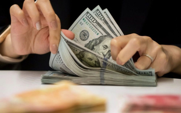 Dolar Yine Bir Şeyler Yaptı