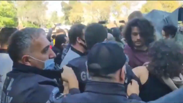 Boğaziçi'nde Özel Güvenlik Öğrencileri Darbetti