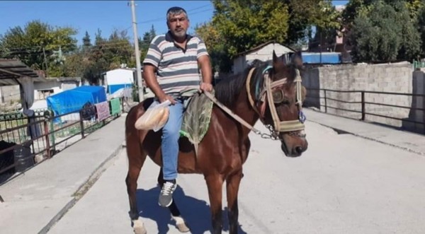 Zamlar Yüzünden Aracını Sattı At Aldı