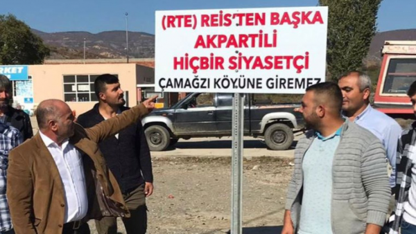 Bir Köye 'AKP'li Giremez' Tabelası Asıldı
