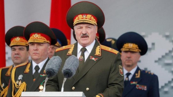 Belarus Diktatörü: Batı, Sınırımıza Tank Yerleştirdi