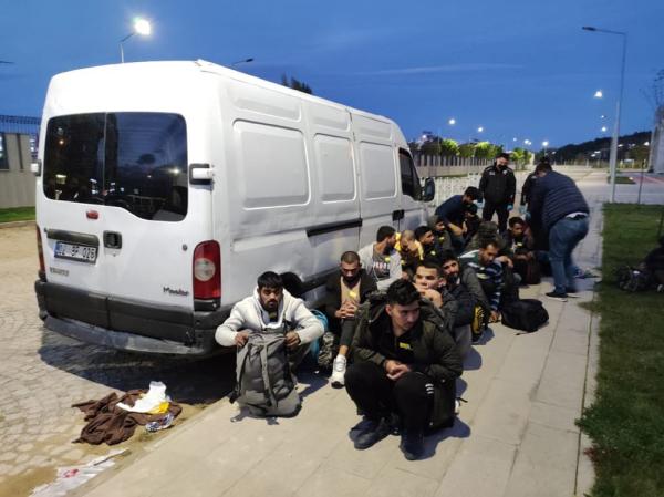 3 Araçta 99 Kaçak Göçmen Yakalandı