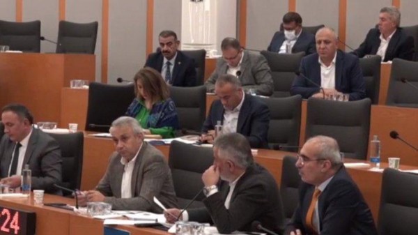 AKP'li Belediye Meclis Üyesi, Zamları Euro'yu TL'ye Çevirerek Savundu