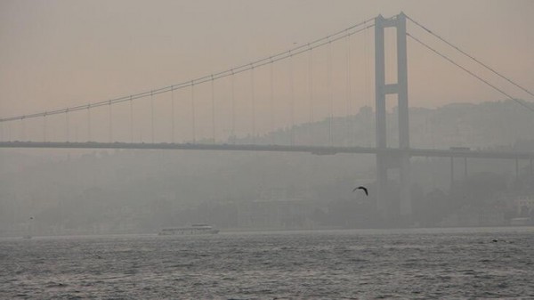 İstanbul'da Yoğun Sis Boğaz Trafiğini Engelledi