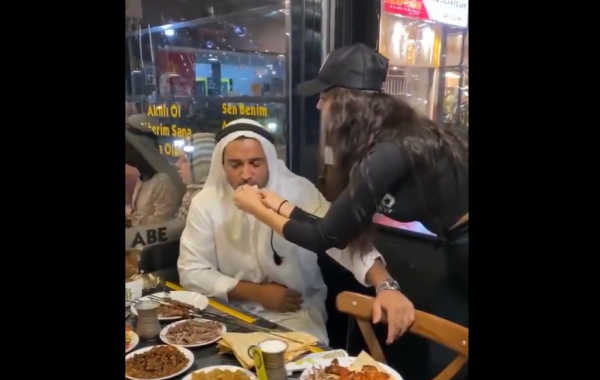 Türk İşletmeden Arap Turistlere 'Sahip' Muamelesi
