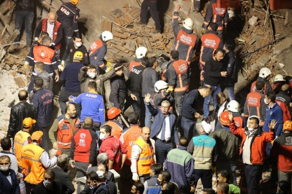 Malatya'da Çöken Binanın Kolonları Kesildi İddiası