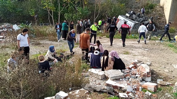 Öğrenci Servisi Dere Yatağına Uçtu