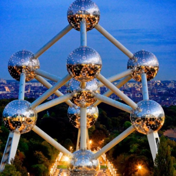 Brüksel'in Simgesi Atomium Uygurlar İçin Mavi Renkte Aydınlatılacak