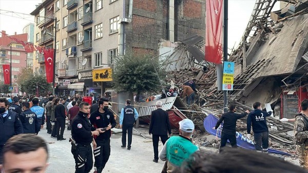 Malatya'da Çöken Binayla İlgili 4 Kişi Gözaltına Alındı