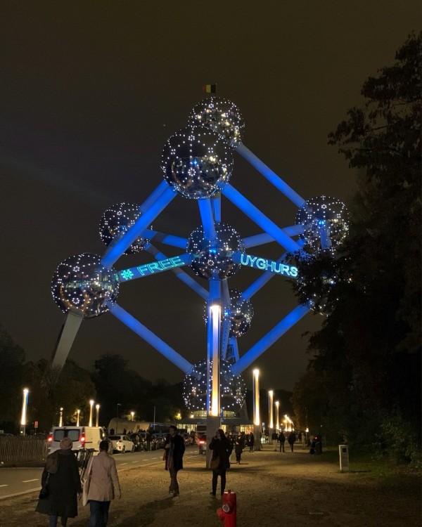Brüksel'in Simgesi Atomium Uygurlar İçin Aydınlatıldı