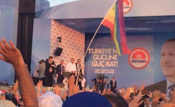 Özhaseki: LGBT'nin Başımızın Üzerinde Yeri Var