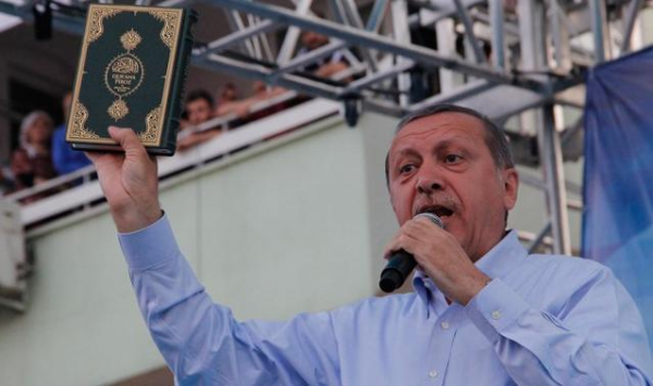 'Nas': Kötü Gidişat Nedeniyle Dini Kalkan Olarak Kullanıyor