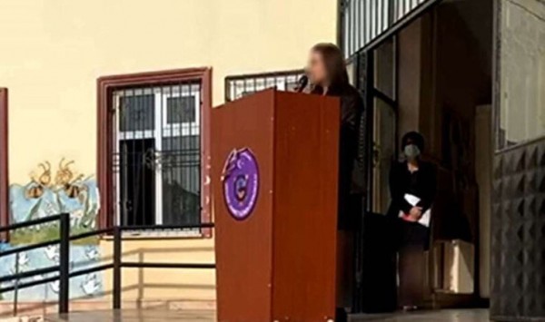 'Yıkın Heykellerimi' Şiirini Okuyan Öğretmen Görevine İade Edildi