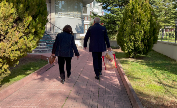 Kılıçdaroğlu, Eşi İle Birlikte Pazar Alışverişi Yaptı