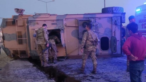 Siirt'te Zırhlı Askeri Araç Devrildi
