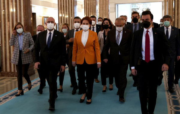 Akşener'den Acil Toplantı Çağrısı