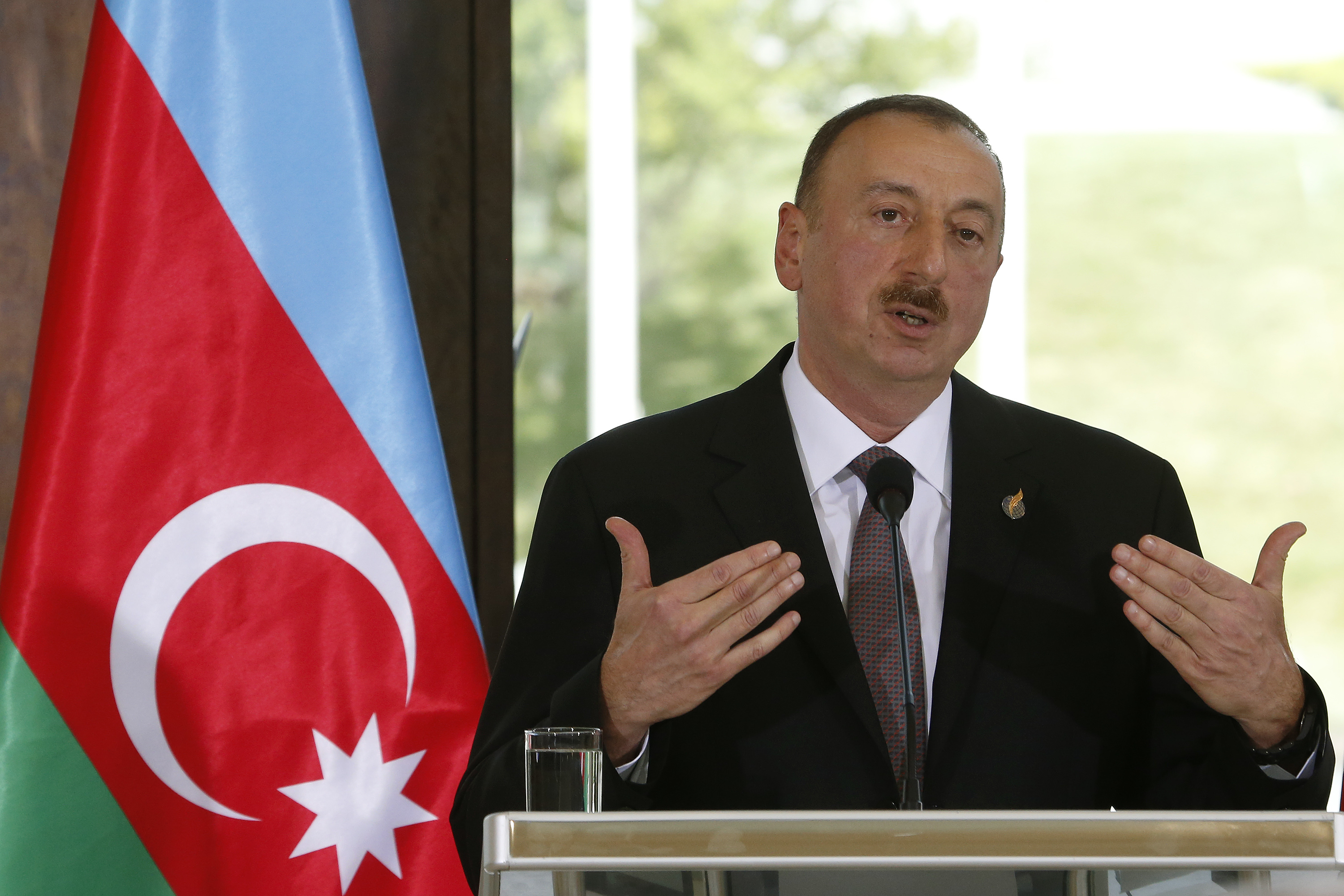 Azerbaycan'da Hükümet Feshediliyor