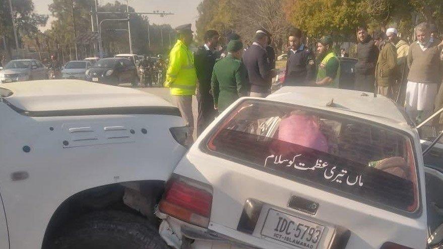 Pakistan'da ABD Konsolosluk Aracı Kaza Yaptı: 2 Ölü