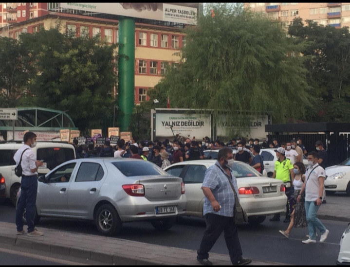 Ankara'da Kadın Cinayetlerini Protesto Etmek İsteyen Grup Polis Zoruyla Dağıtıldı