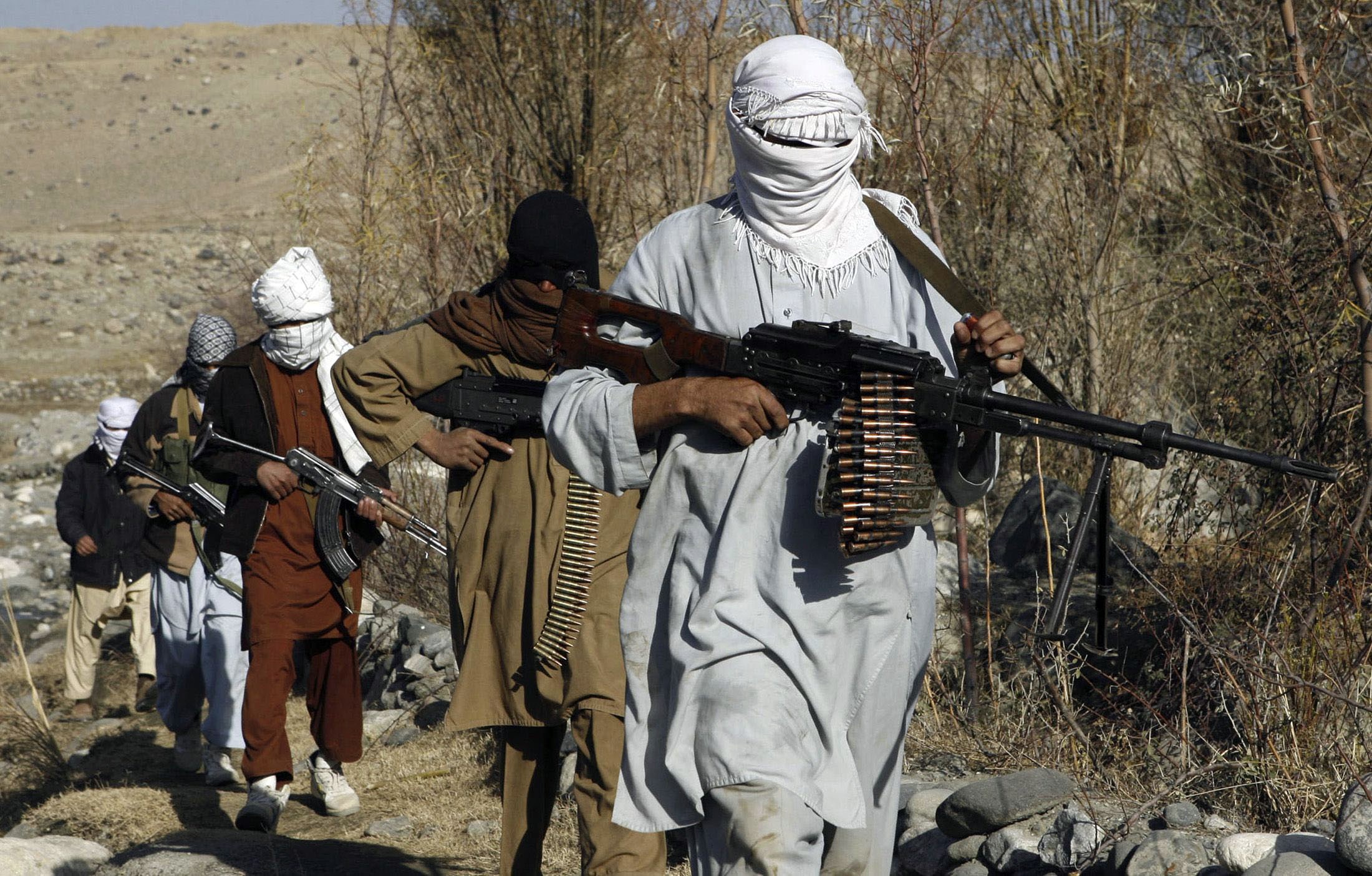 Afganistan'da Taliban Saldırısı: 15 Asker Hayatını Kaybetti