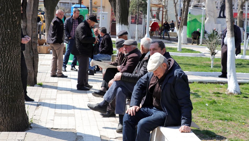 65 Yaş Üstüne Hafta Sonları Sokağa Çıkma İzni