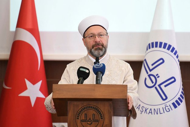 Diyanet: Vakit Namazları ve Cuma Namazı Camilerde Kılınmayacak