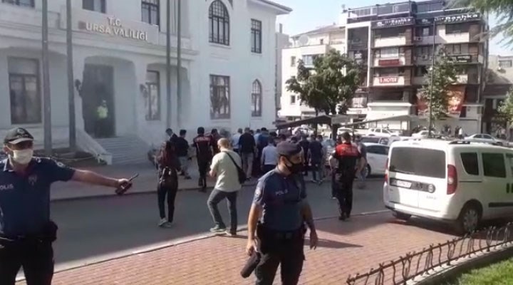 AKP'li Bursa Belediyesinin Ruhsatını İptal Ettiği Büfeci Kendini Yaktı