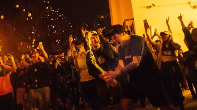 Hong Kong'da Çin Karşıtlarının Seçim Zaferi