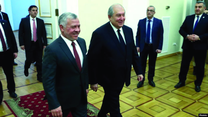 İşte Ümmet Kardeşliği! Bir Müslüman Ülke Daha Ermenistan'ı Silahlandırıyor